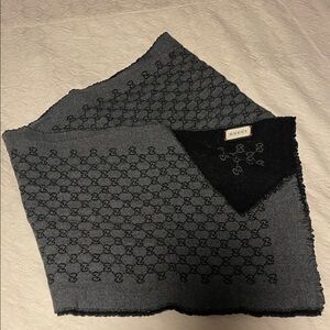 Gucci Black and Gray Logo Scarf